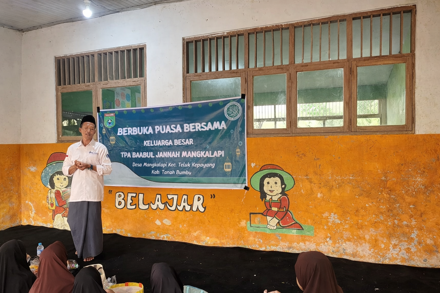 Momen Buka Puasa TPA Baabbul Jannah: Ajarkan Santri Makna Ramadan di Desa Mangkalapi